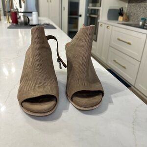 GENTLE SOULS OPEN TOED SLING BACK SANDLES - SHILOH (NAME)